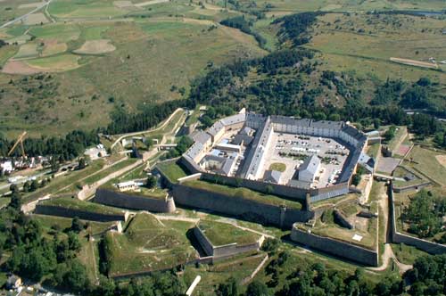 VueAerienneCitadelleMontLou[1].jpg