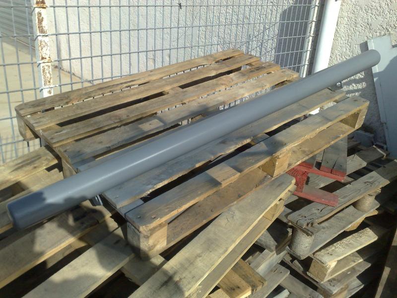 un tube de 76 et deux embouts a souder, fixation sur les longerons