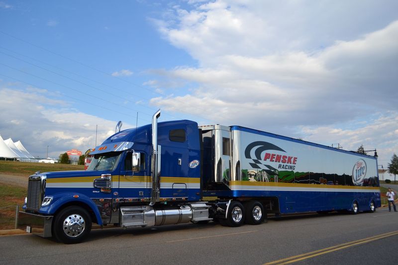 trucks nascar9..jpg