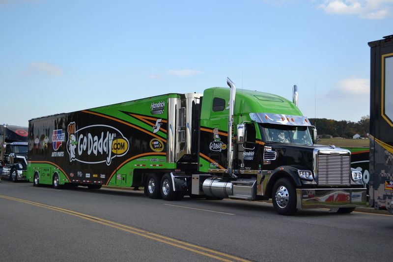 trucks nascar8..jpg