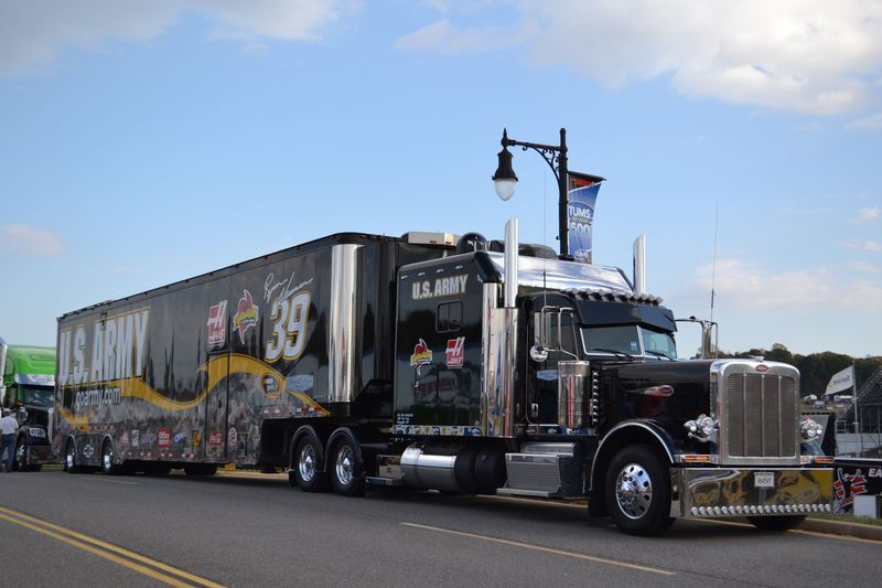 trucks nascar7..jpg