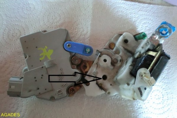 22_l'axe en plastique à ôter (Copier).JPG