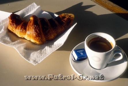 café croissant.jpg