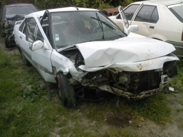 renault 21 td a un bon amis qui la vendu a un autre amis !!! et voilà le résultat 15 jours après !!! mais j'ai mieux hihihi !! lol !
